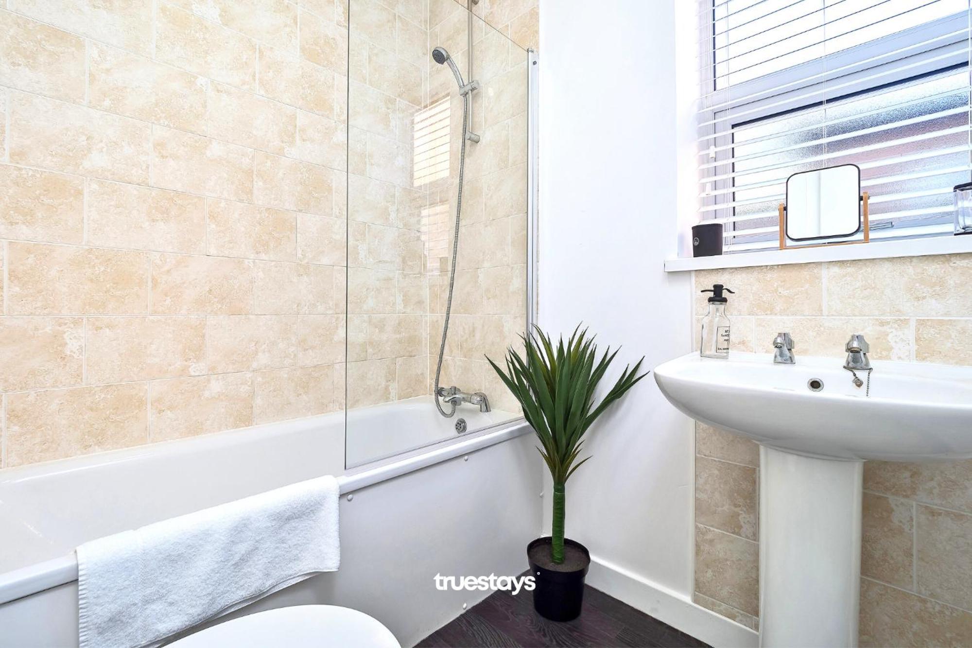 Nursery House By Truestays - 3 Bedroom House In Stoke-On-Trent Kültér fotó