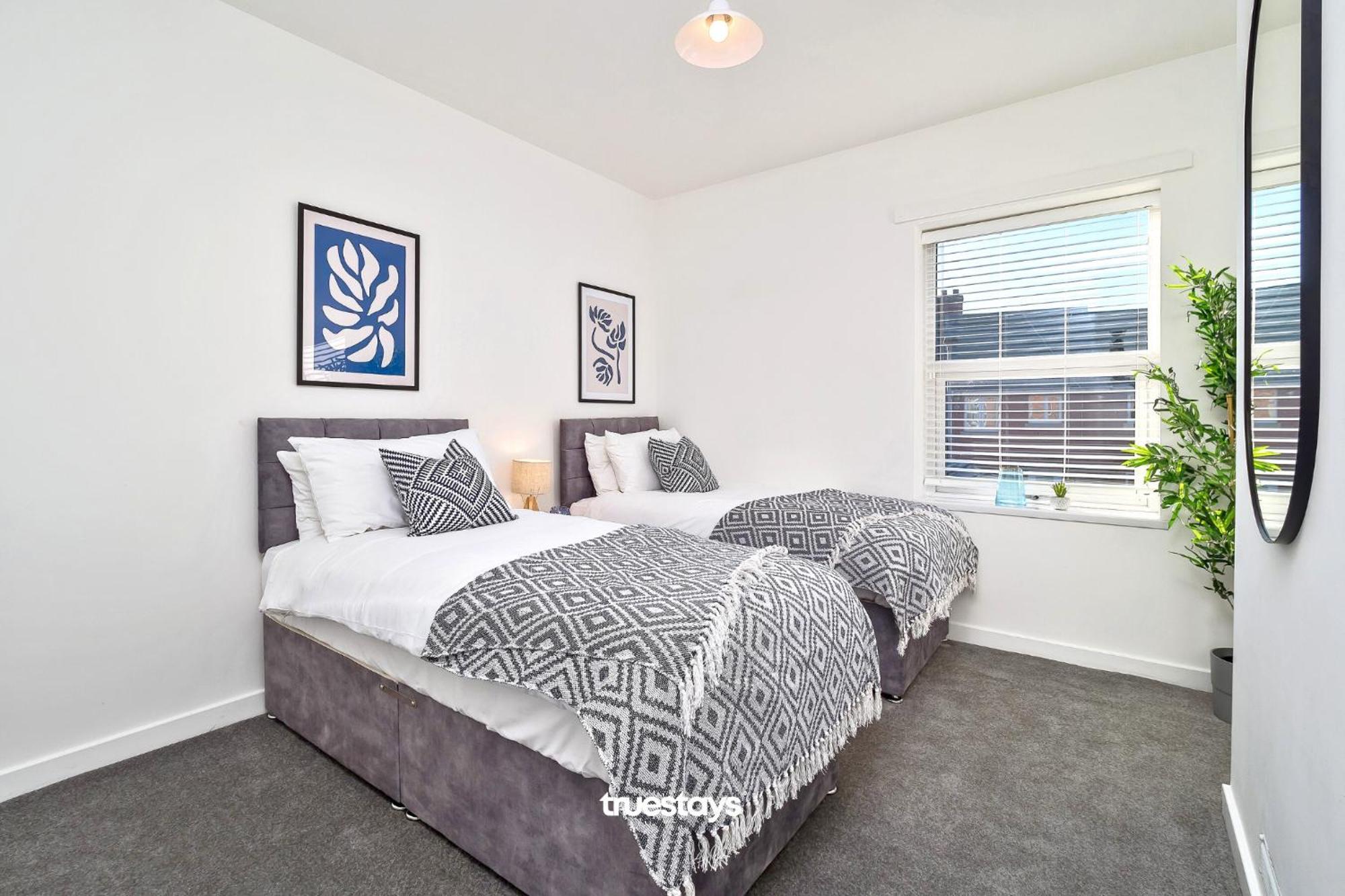 Nursery House By Truestays - 3 Bedroom House In Stoke-On-Trent Kültér fotó