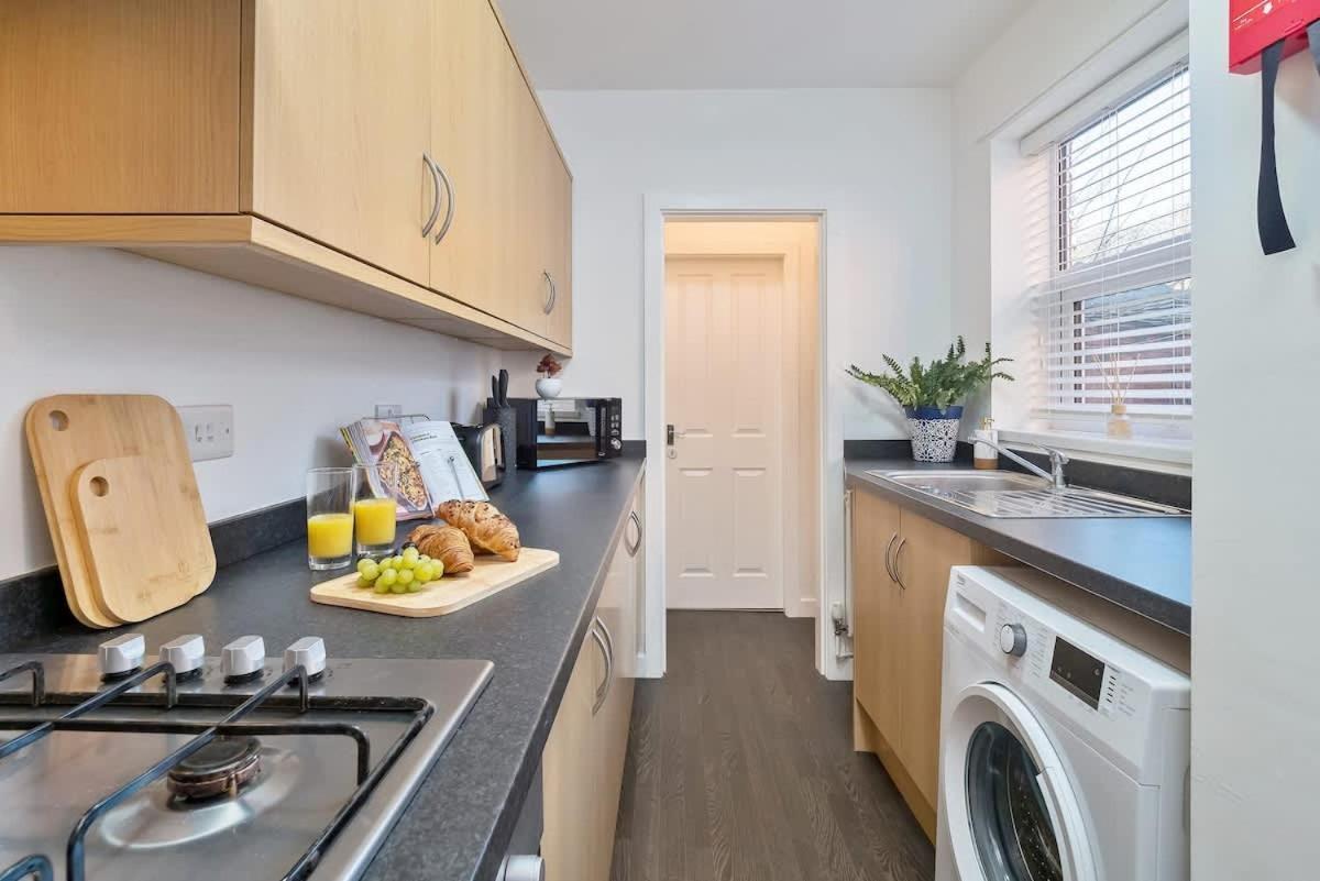 Nursery House By Truestays - 3 Bedroom House In Stoke-On-Trent Kültér fotó