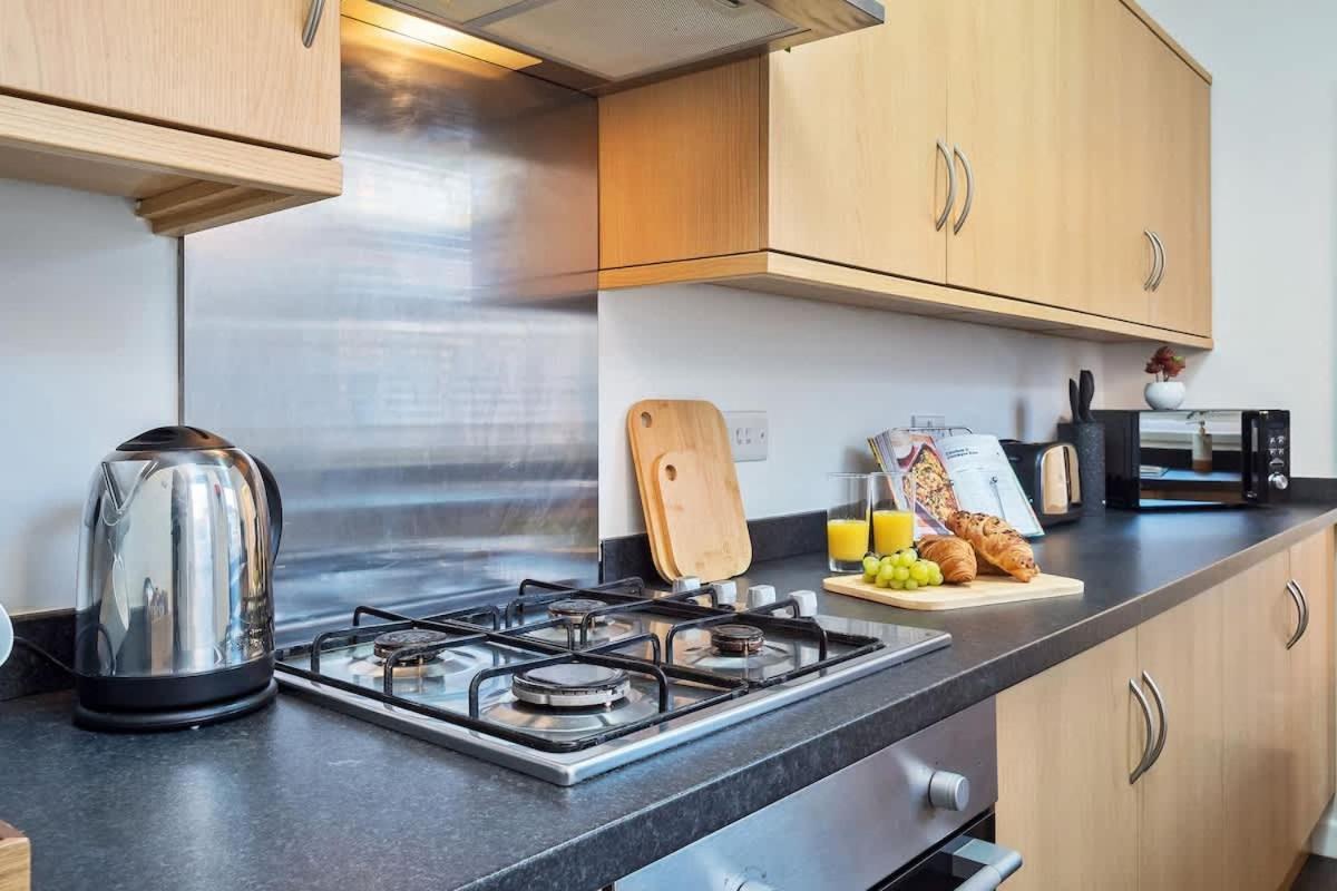 Nursery House By Truestays - 3 Bedroom House In Stoke-On-Trent Kültér fotó