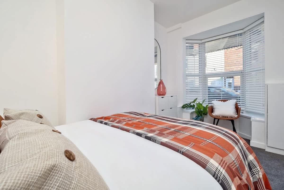 Nursery House By Truestays - 3 Bedroom House In Stoke-On-Trent Kültér fotó