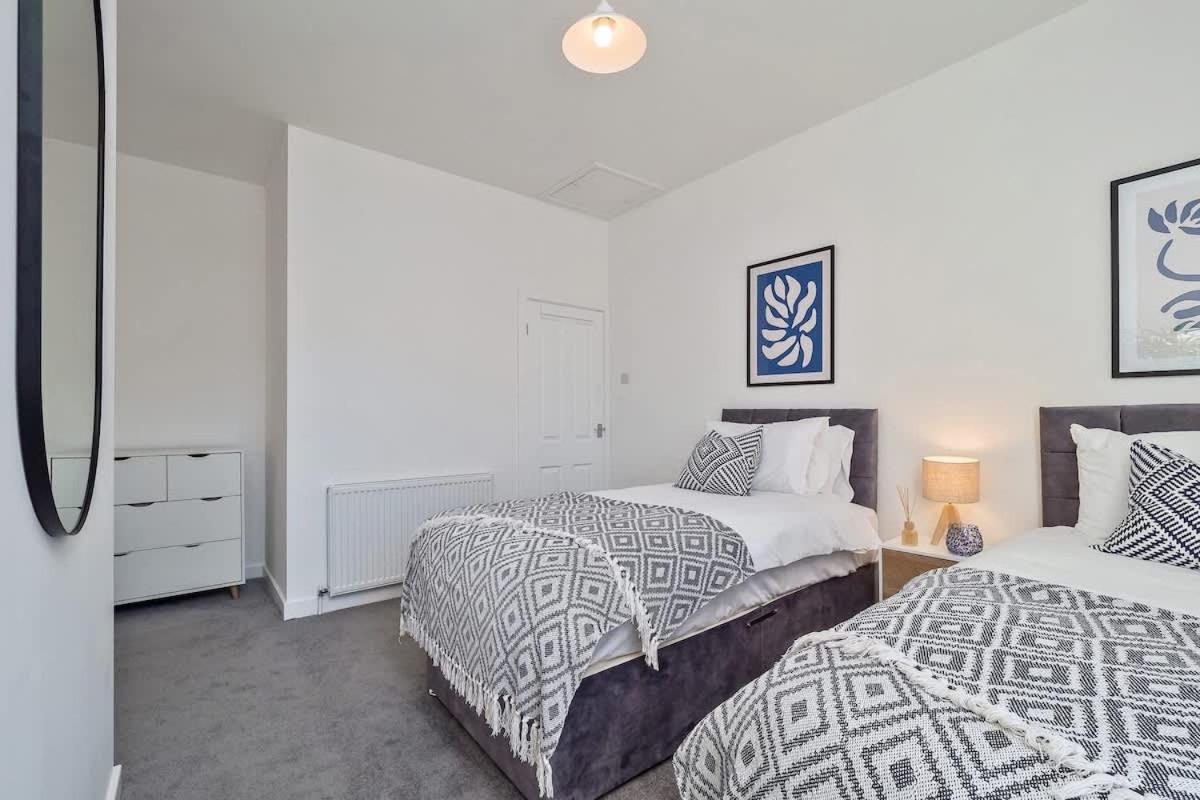 Nursery House By Truestays - 3 Bedroom House In Stoke-On-Trent Kültér fotó