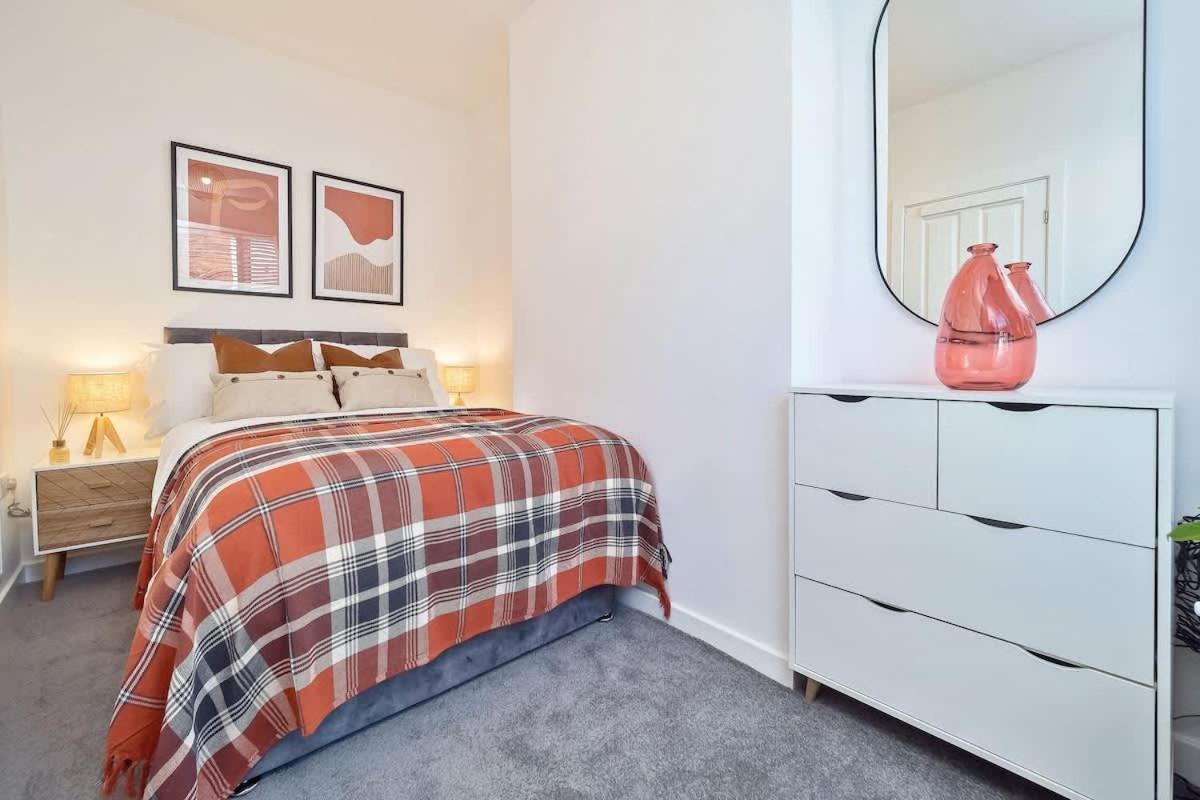 Nursery House By Truestays - 3 Bedroom House In Stoke-On-Trent Kültér fotó