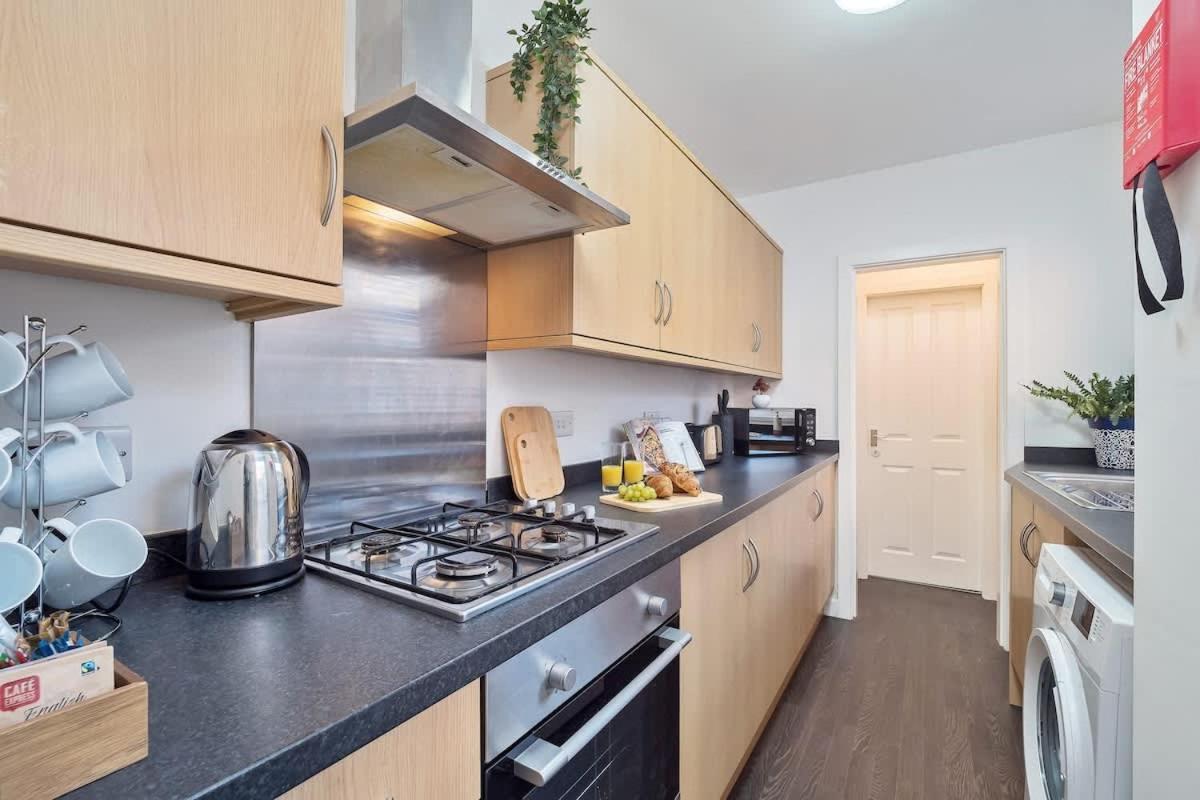 Nursery House By Truestays - 3 Bedroom House In Stoke-On-Trent Kültér fotó